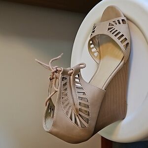 CL by Laundry Tan Wedge Shoe Cutout 11M